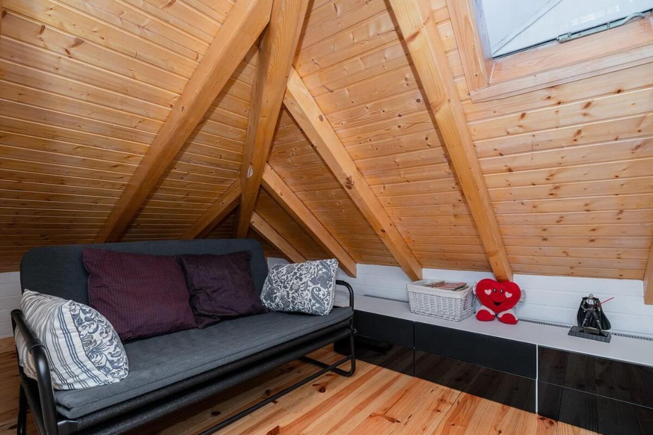 Attic Apartment With Balcony In Bairro Alto Lissabon Buitenkant foto