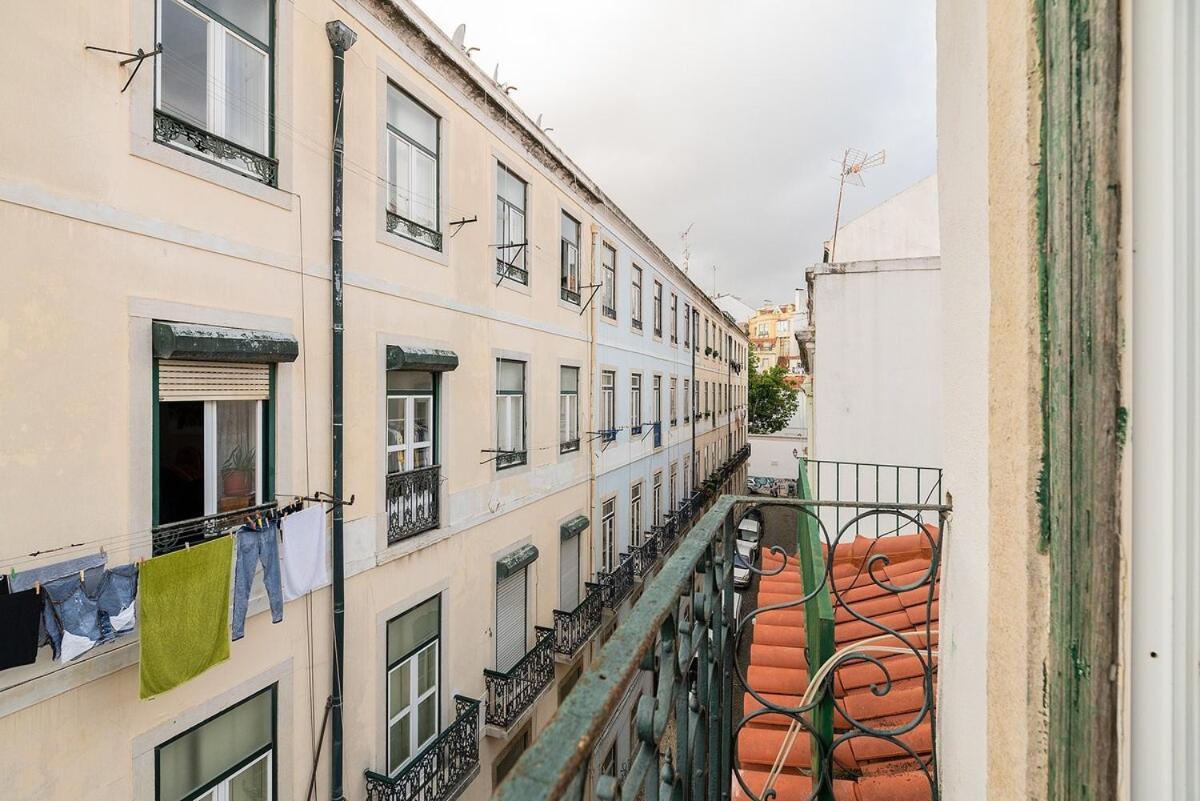 Attic Apartment With Balcony In Bairro Alto Lissabon Buitenkant foto