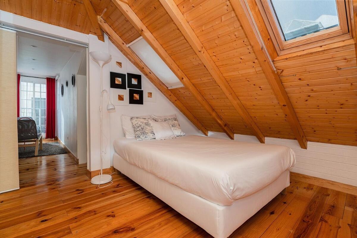 Attic Apartment With Balcony In Bairro Alto Lissabon Buitenkant foto